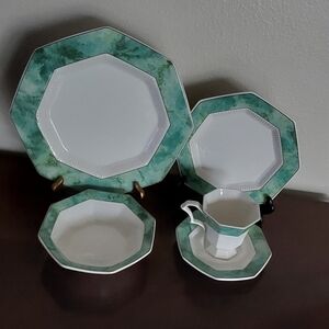 Nikko Classic Collection Savoy Octogonal Style 5 PC Dinnerware Set